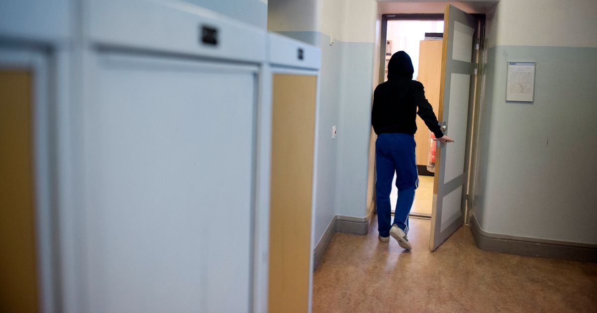 thomaskrajewski's tweet card. DEBATT. En plats för barnet i en resurs­skola blir många familjers räddning efter år av kamp. Nedläggningar av skolorna drabbar elever, familjer, klass­kamrater och lärare, skriver flera debattörer.