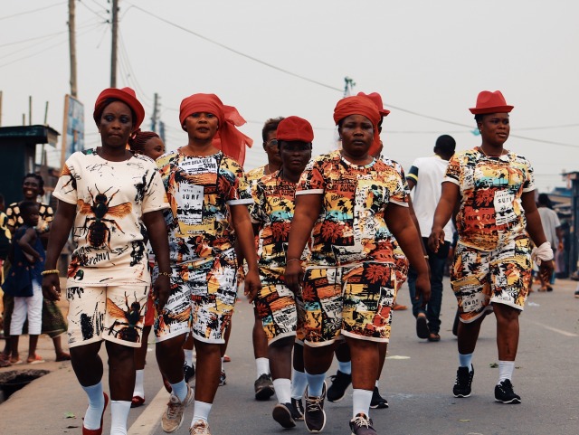 workinprocess__'s tweet card. 💬 0  🔁 42  ❤️ 90 ·  Twice a year, the Ga fisherfolk go on a float with drums, singing and dancing. This sight is not only mesmerizing but interesting to behold. The bright colours of cloth the…