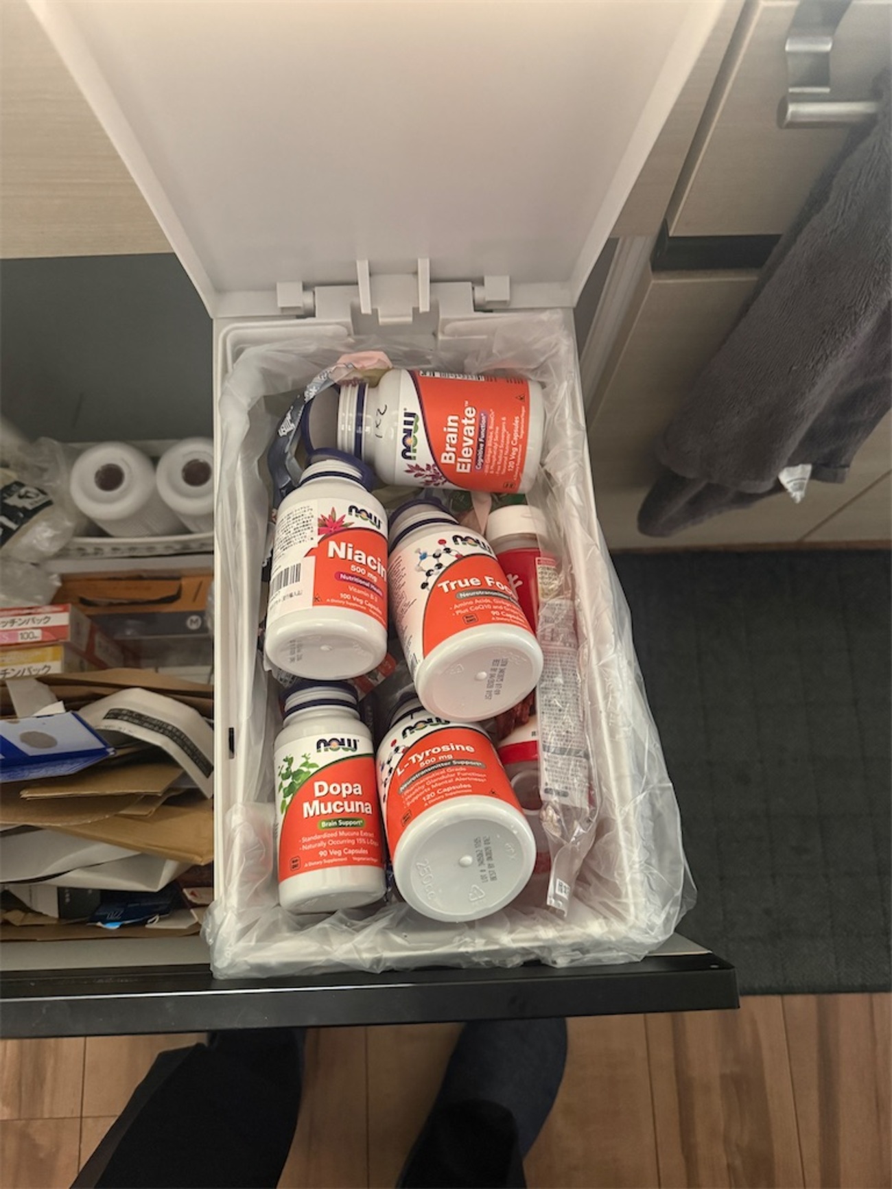 olymposgo's tweet card. やめた。と、思ったら潔くバサッとやめるほうだ。 今回やってみたのはサプリの整理。 いつの間にかどんどんどんどん増えていって、毎朝サプリを飲むにも一苦労。 また、思うこともあり「自分が理解しきれていないサプリ」を飲むのをやめたのだ。