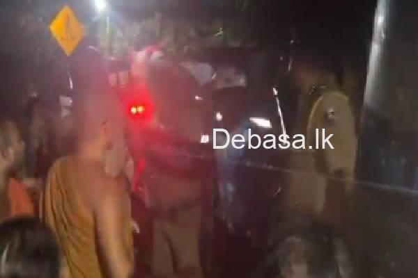 debasalk's tweet card. A Buddha statue that had been placed along the Trincomalee beachfront was swiftly removed by police following complaints raised by Eastern Province Members of Parliament to the Minister of Public S…