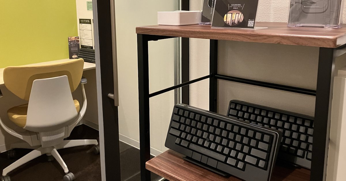 ymkgo's tweet card. PFU（石川県かほく市）は温浴施設スカイスパYOKOHAMA（横浜市）で、高級キーボード「HHKB」の最新機器の無料貸し出しを始めた。コワーキングスペースに設置し、会議室やリモートブースなどで使える。同社は「サウナ後の五感が研ぎ澄まされた状態で、極上のキータッチを体験してほしい」としている。HHKBはIT上級者に愛用されるキーボード。合理的なキー配列で高速タイピングに向く。HHKBシリーズで特