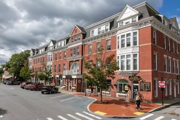 danielsweb's tweet card. I was standing on the Pawling Railroad train platform. It was cold that day. I had not lived in cold weather climates yet, so it was still…