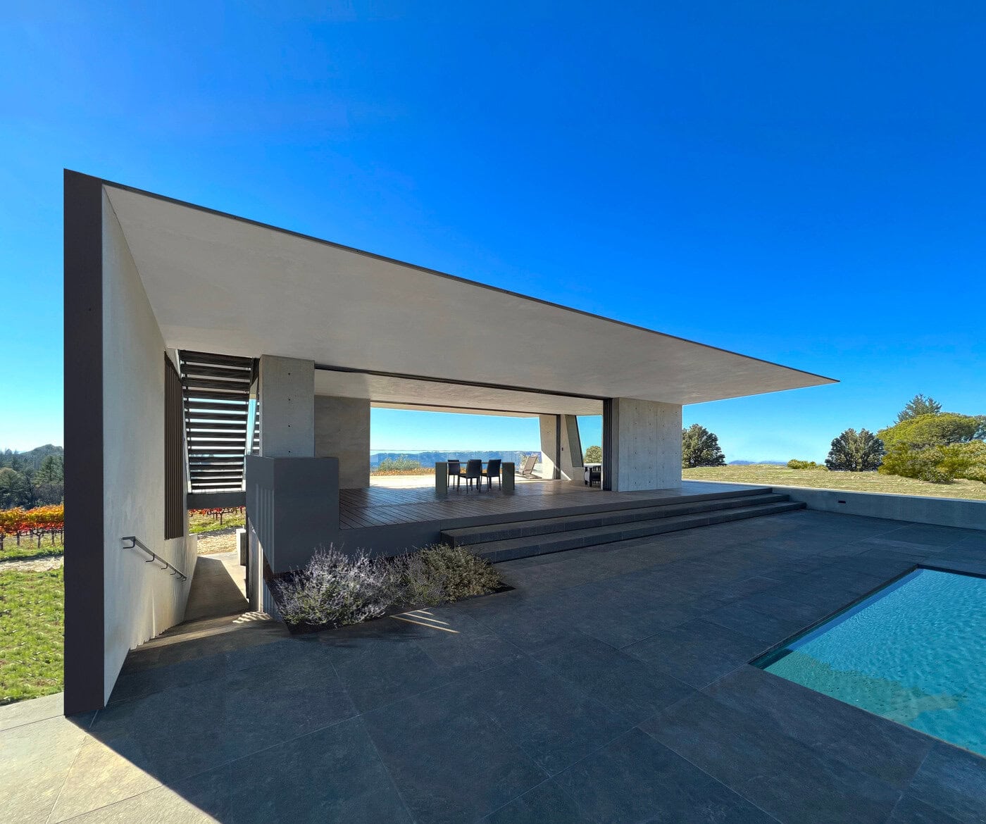 NPO_ADF's tweet card. ソノマに再生するパビリオン　ワインと風景、そして再生の物語 カリフォルニア州グレン・エレンの緩やかなブドウ畑に…