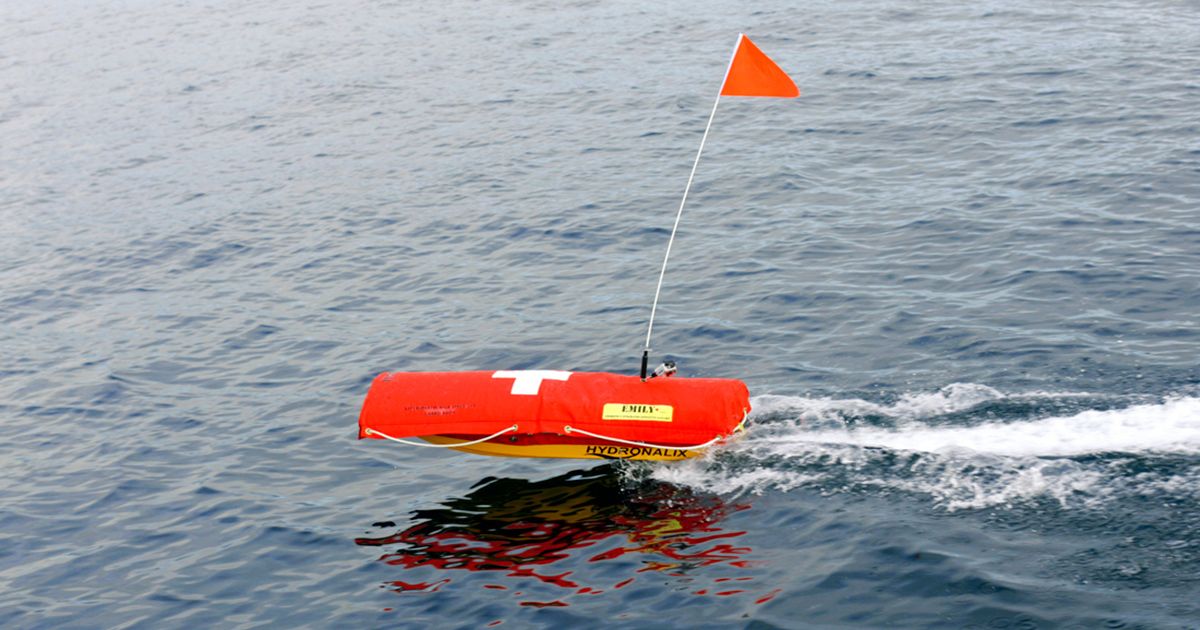 Fotokite_'s tweet card. A floating robot and helpful armada of quadcopters join the effort to rescue shipwrecked migrants off the coast of Lesvos.