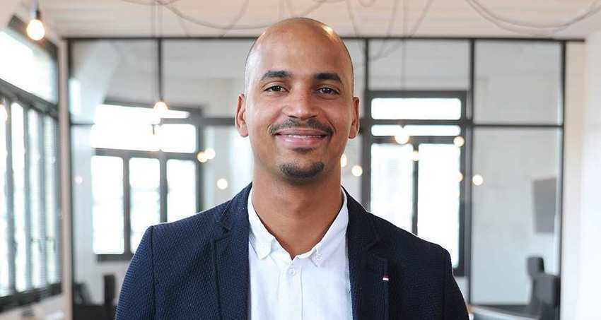 robolutioncap's tweet card. Le Hardware Club, qui a inauguré mardi soir ses locaux parisiens, est une structure d'aide aux start-up unique en son genre. C'est d'abord un...