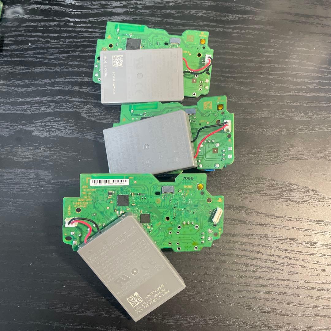 nomadotc's tweet card. PS4デュアルショックジャンク基盤と純正バッテリー　20個をメルカリでお得に通販、誰でも安心して簡単に売り買いが楽しめるフリマサービスです。新品/未使用品も多数、支払いはクレジットカード・キャリア決済・コンビニ・銀行ATMが利用可能で、品物が届いてから出品者に入金される独自システムのため安心です。