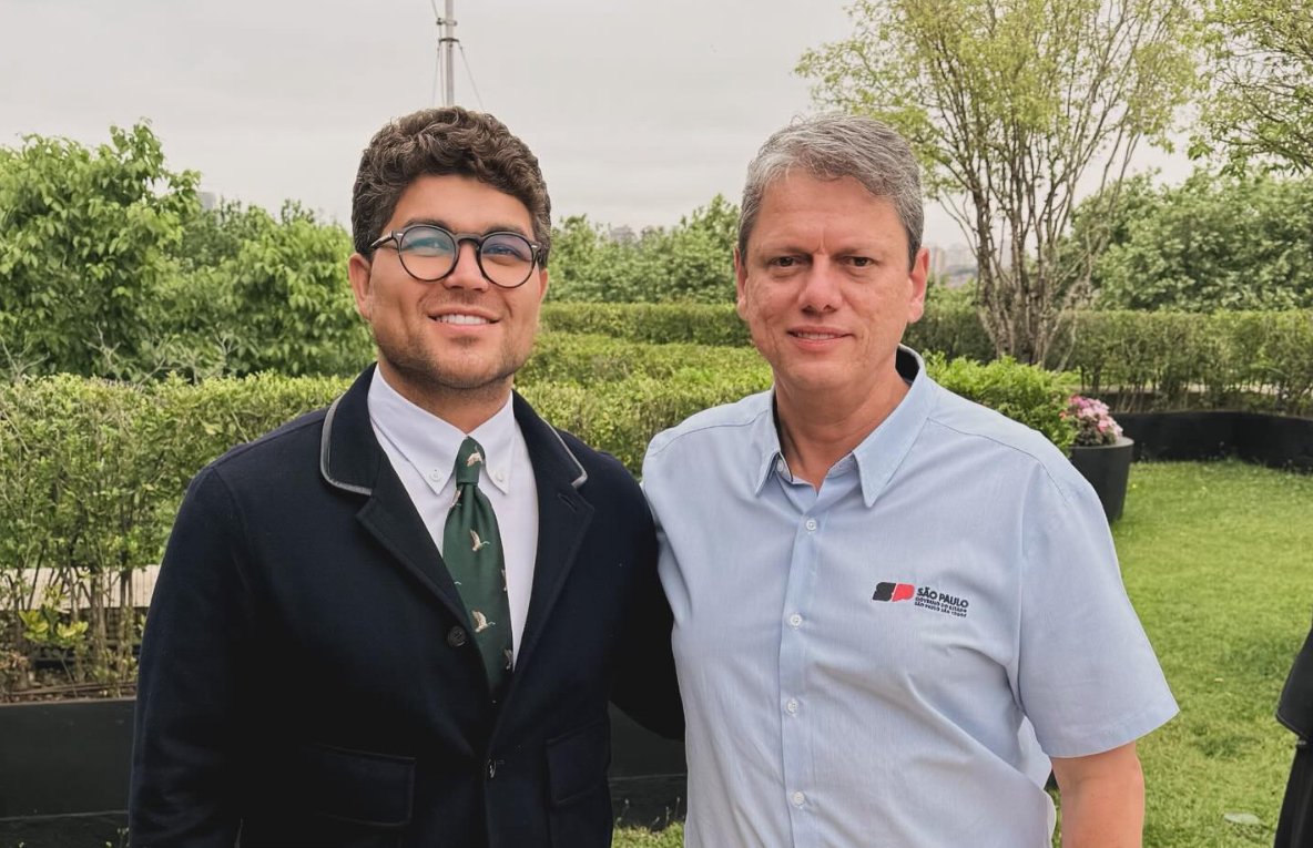 RenanSantosMBL's tweet card. Nada de novo no reino dos sem-imaginação