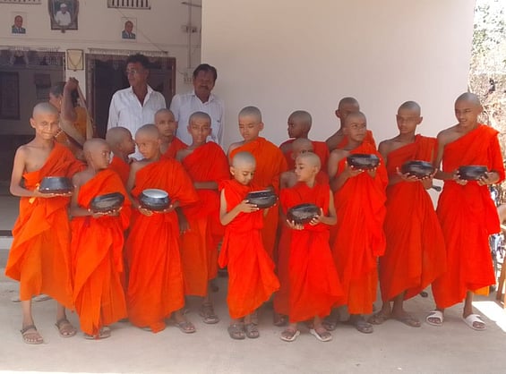 The_Mooknayak's tweet card. गुजरात। जूनागढ़ जिला मुख्यालय से करीब 22  किमी दूर, तालुका भेसन के विशद (विशाल) हड़मतिया गांव की कुछ दिनों पहले तक कोई खास पहचान नहीं थी। लेकिन 21 मई को यहाँ