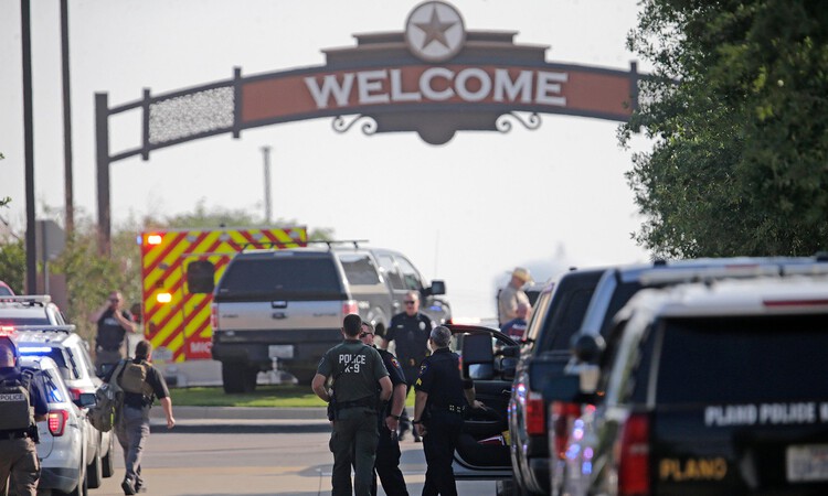 webnerd_lw's tweet card. Critics say the Republican senator should advocate for meaningful gun control rather than invoke prayer after mass, deadly violence