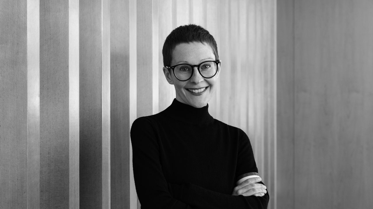 NewYorker's tweet card. The information designer describes her profession as “telling stories with data,” which sounds like an oxymoron, until you see her work.