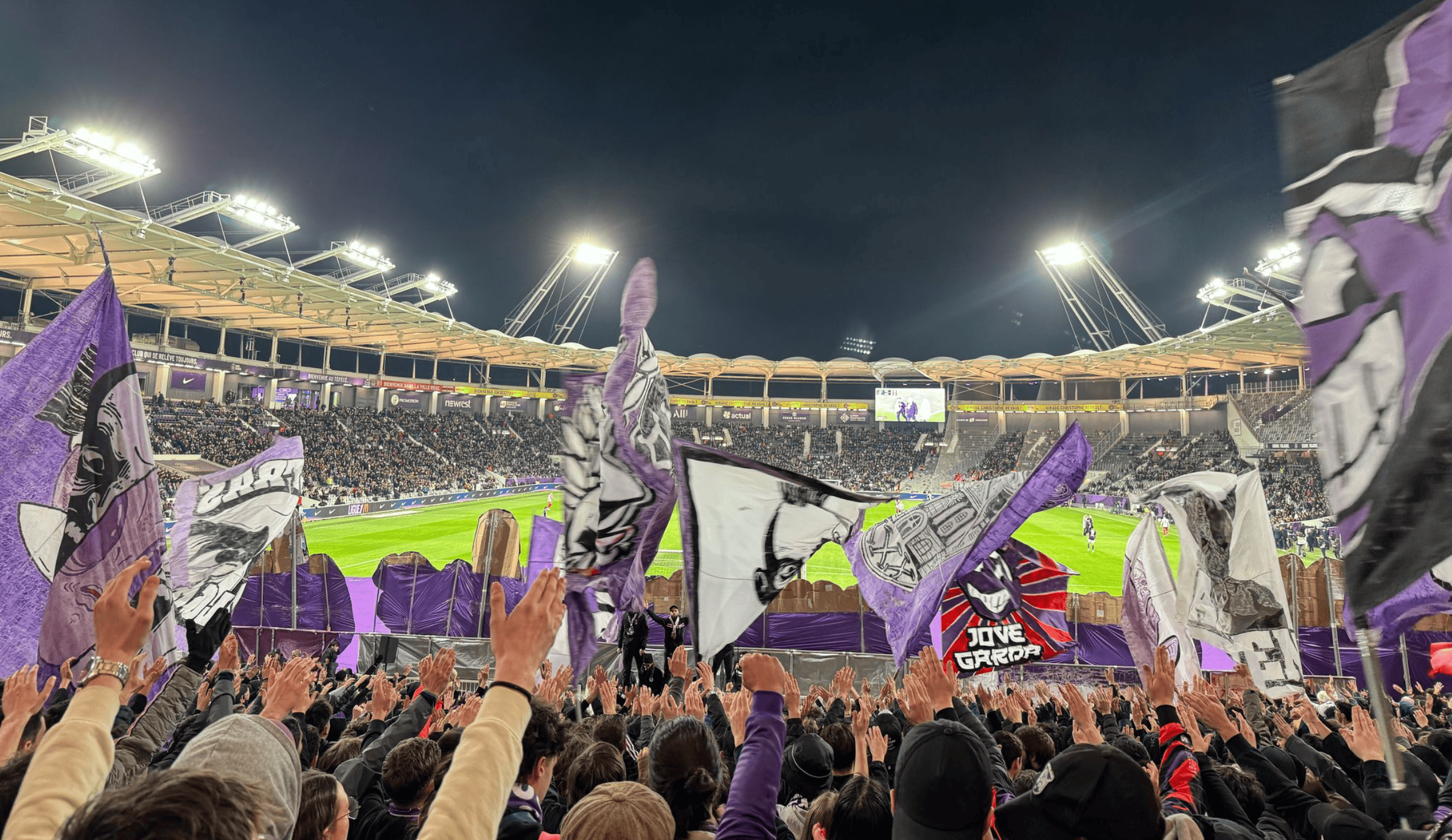 LesVioletsCom's tweet card. Ce week-end, le Stadium s’apprête à accueillir son premier match officiel de la saison, face au Stade Brestois. Les Indians Tolosa arrivent en forme, avec un cortège, un accueil de bus et une...