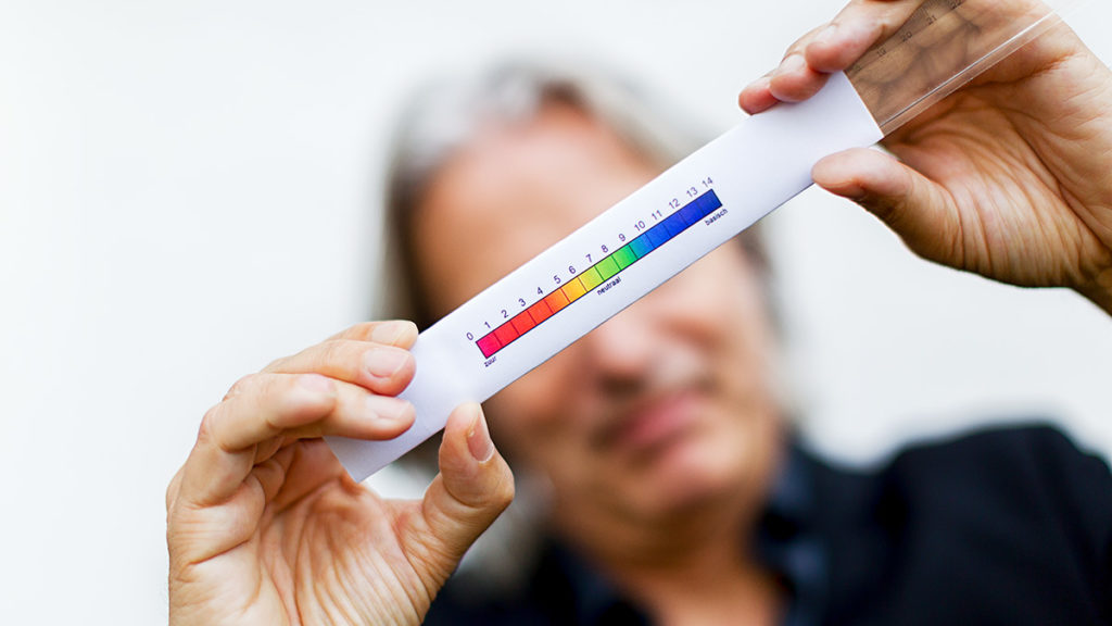 VoxNieuws's tweet card. Het lijkt erop dat de universiteiten de nieuwe wind uit Den Haag lijdzaam ondergaan - er worden braafjes al plannen gemaakt om de bezuinigingen vorm te geven. Volgens PH neutraal is het echter tijd...