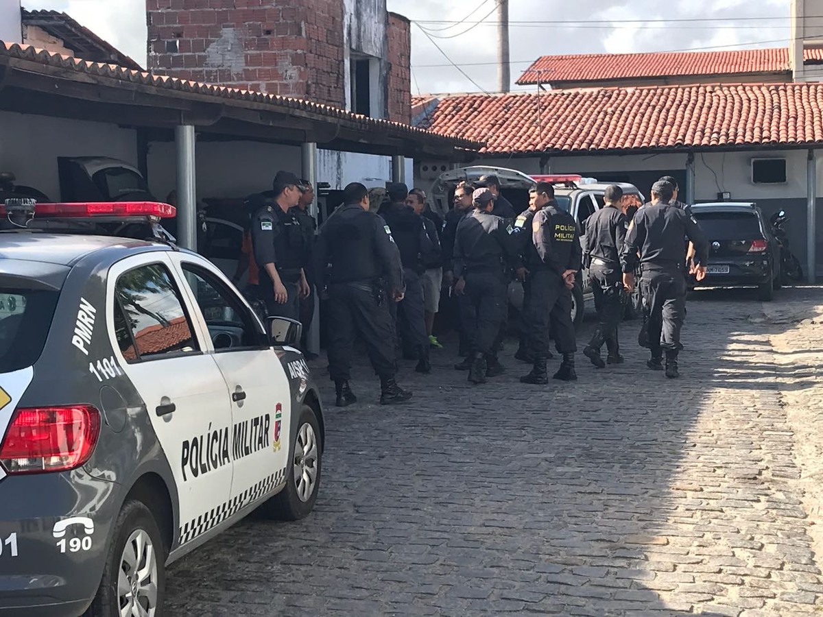g1rn's tweet card. Greve das polícias civil e militar se estende desde 19 de dezembro e foi considerada ilegal pela Justiça.