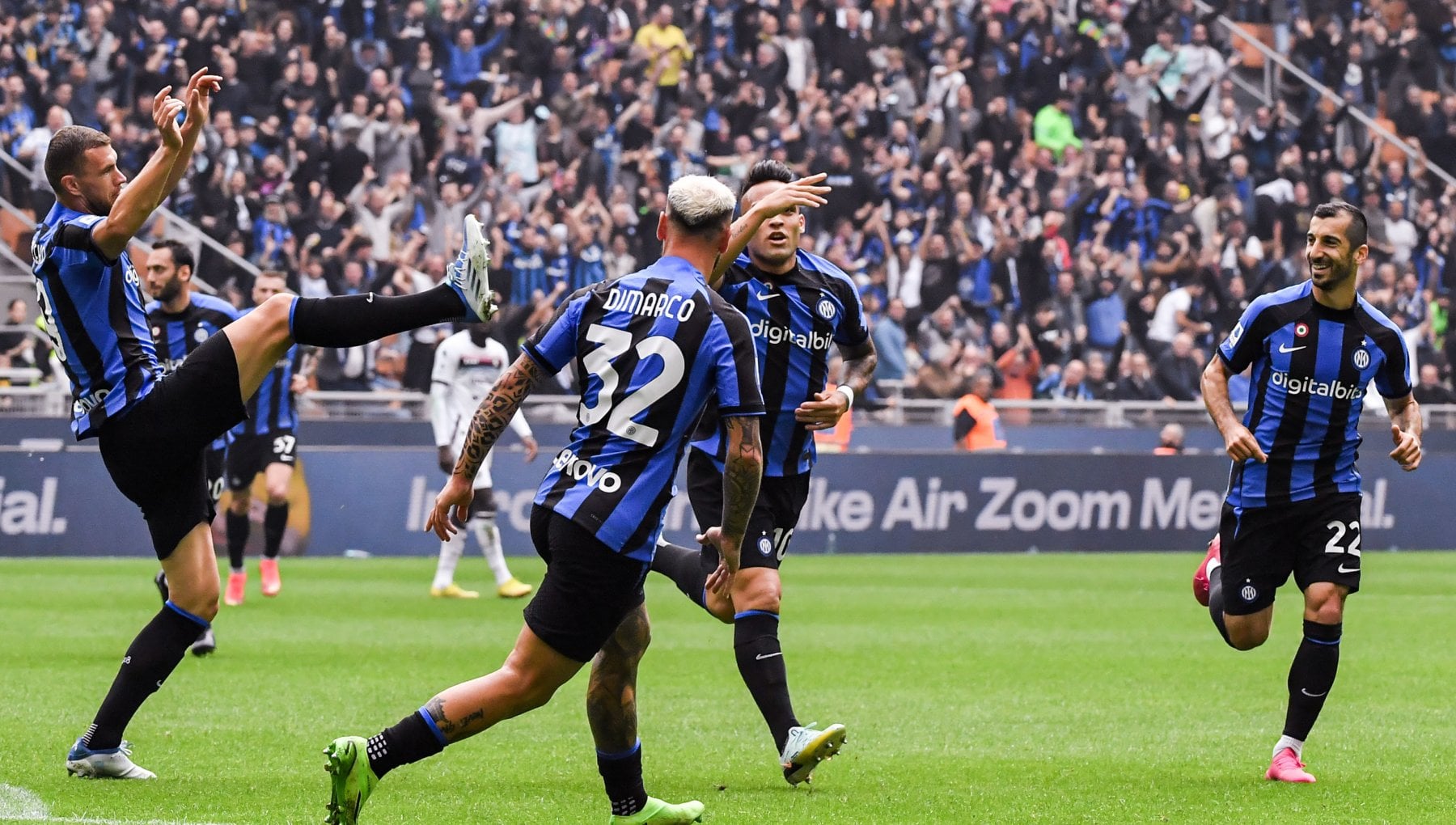 RepFcInter's tweet card. Con un gol per tempo - a segno l'argentino e il centrocampista azzurro - la squadra di Inzaghi supera i granata e infila il secondo successo consecutivo in…