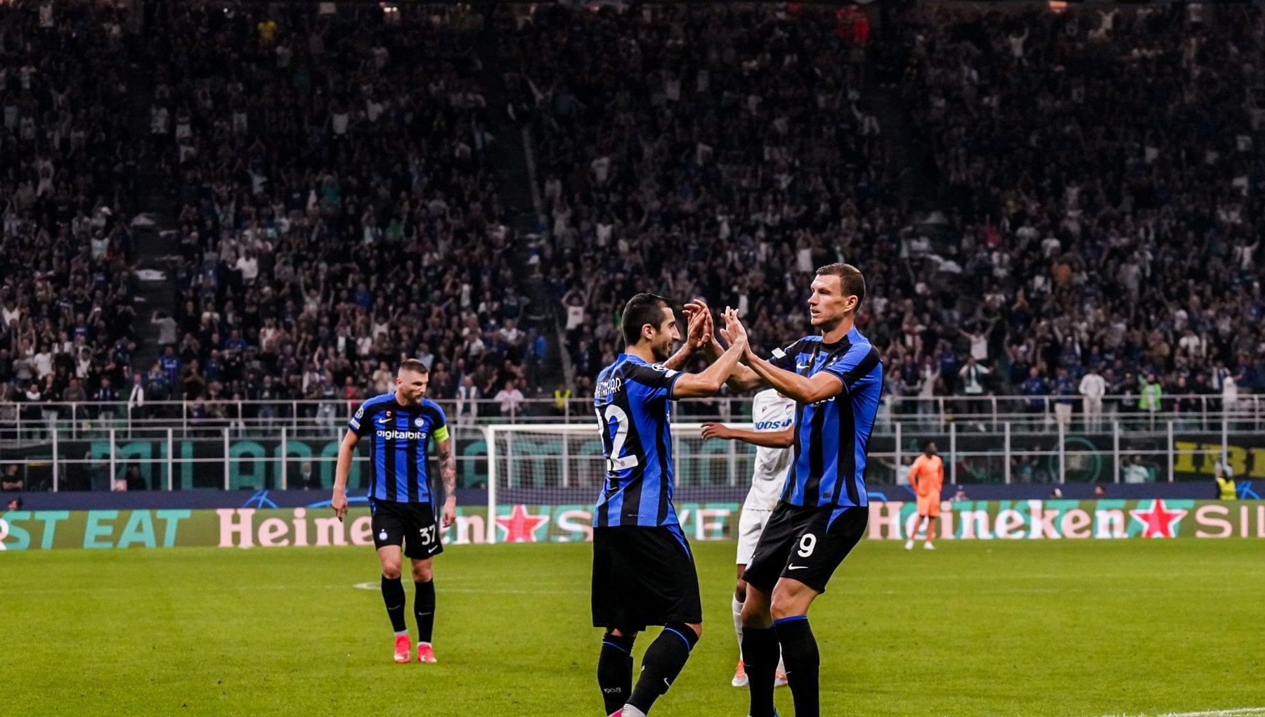 RepFcInter's tweet card. Le pagelle di Inter-Viktoria Plzen: Dzeko, notte da artista. Stanek limita i danni