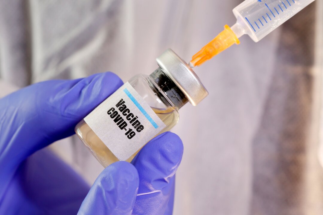 processoftware's tweet card. Trump Administration Reaches Deal With Pharmacies to Make COVID-19 Vaccine Free