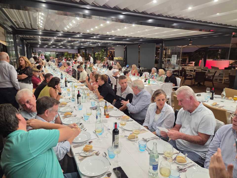 Norchijeb's tweet card. Más de 250 personas se dieron cita el viernes en el restaurante Pizza Tapa de Los Cristianos en la cena benéfica  organizada para recaudar dinero para las obras que se realizan en la parroquia...