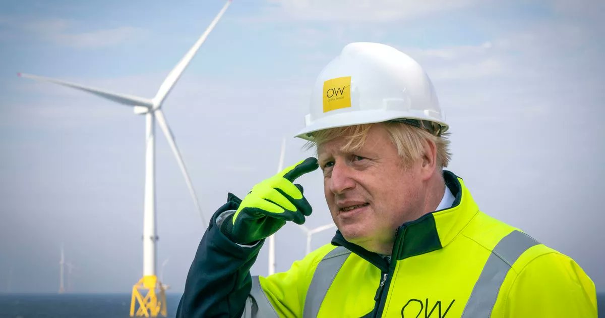 SimChess's tweet card. Moray East and Beatrice received £101m in constraint payments – almost half the UK total – in 2022 with one expert saying it was 'very foolish' to build the giant turbine fields before the grid...