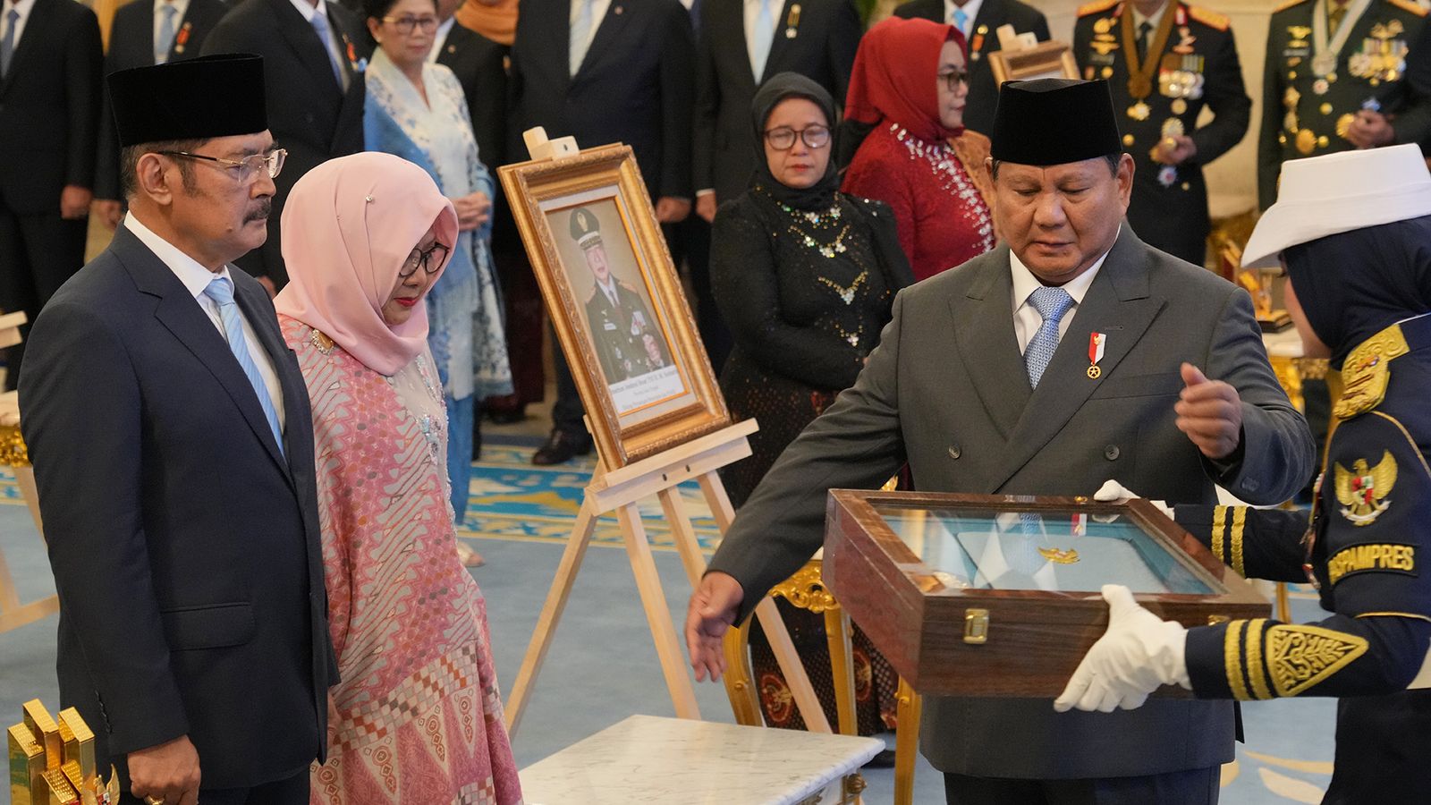 MackamanThomas's tweet card. The declaration that the mass murderer Suharto is a national hero is a statement of intent by the capitalist class and should be treated by the working class in every country as a serious warning.