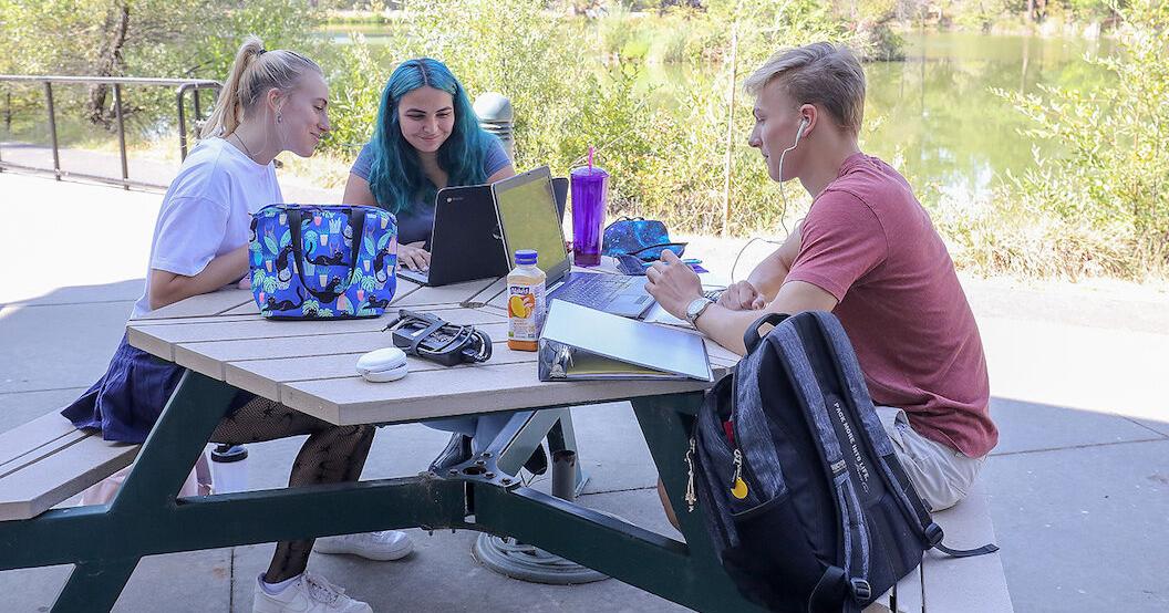 BIGWORDSdotCOM's tweet card. Columbia College is offering an entirely free semester of learning for the spring semester, along with free parking, a $250 bookstore credit, as well as a $250 cash disbursement for