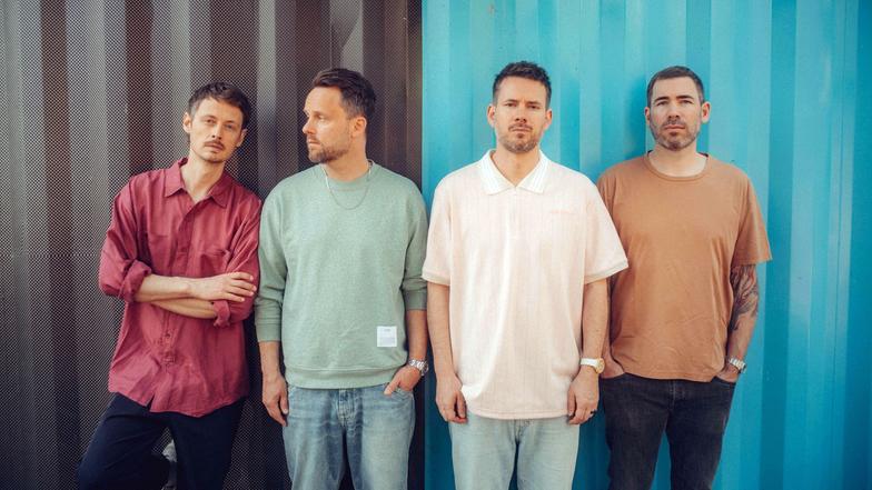 DasErste's tweet card. „Einfach machen“ heißt der Song, den die Musikgruppe Revolverheld extra für die Olympischen Spiele 2024 geschrieben hat und der das ARD-Publikum durch die Olympischen Spiele und die Paralympics...