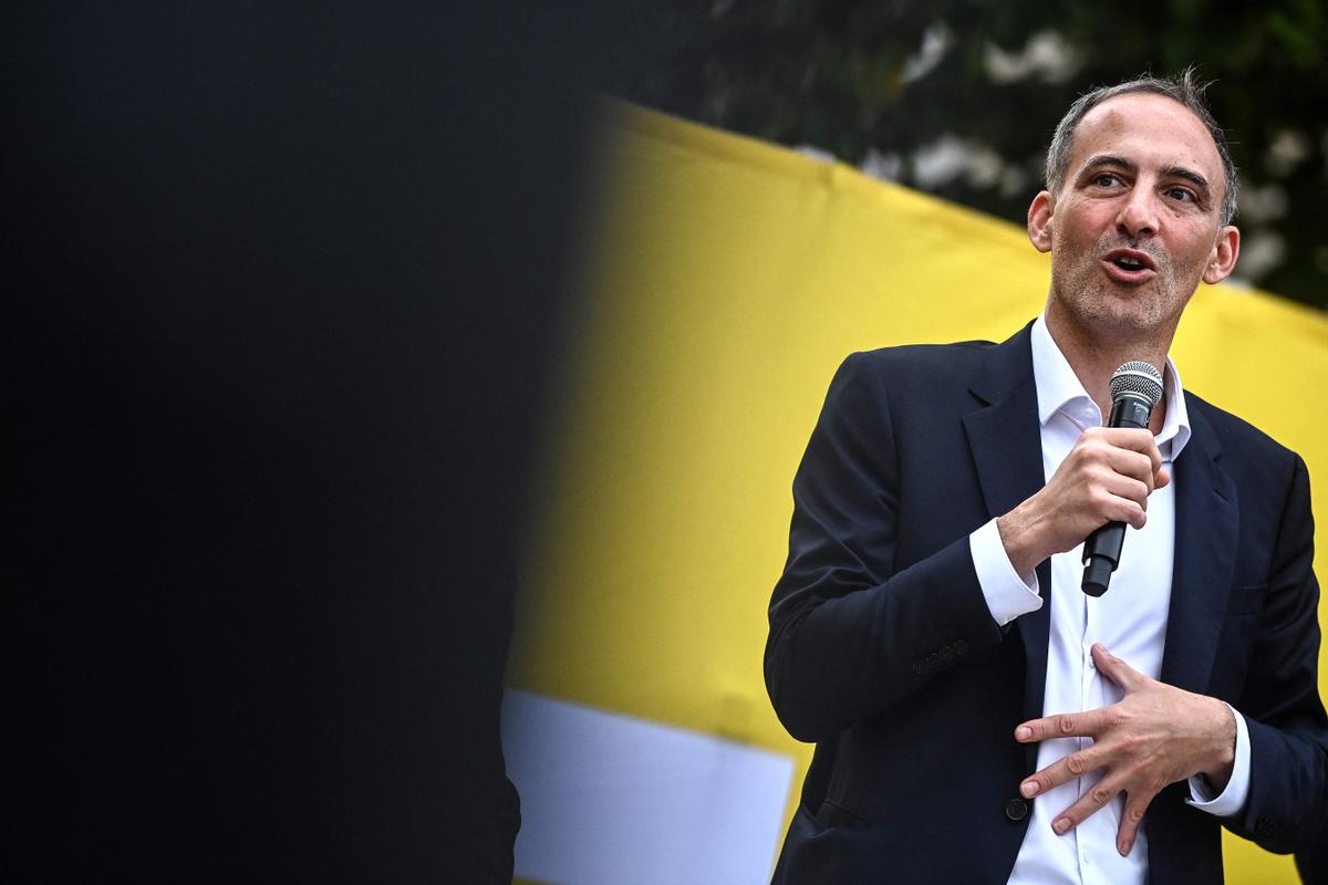 matthieuaron's tweet card. À La Réole en Gironde, Raphaël Glucksmann a rassemblé cinq cents militants de Place publique pour sa rentrée. Sans jamais prononcer le mot « candidature », il en a pourtant pris tous les codes : ton...