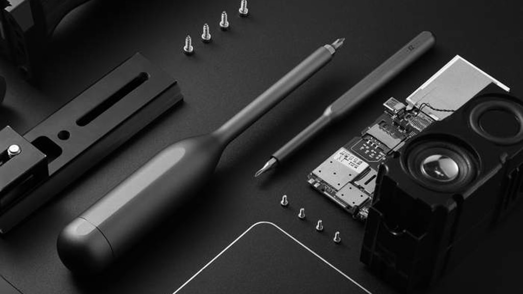 Big_fat_robot's tweet card. 2 screwdrivers. 10 bits for each | Built-in storage bin | All-metal integral molding | Multifunctional magnetic bits