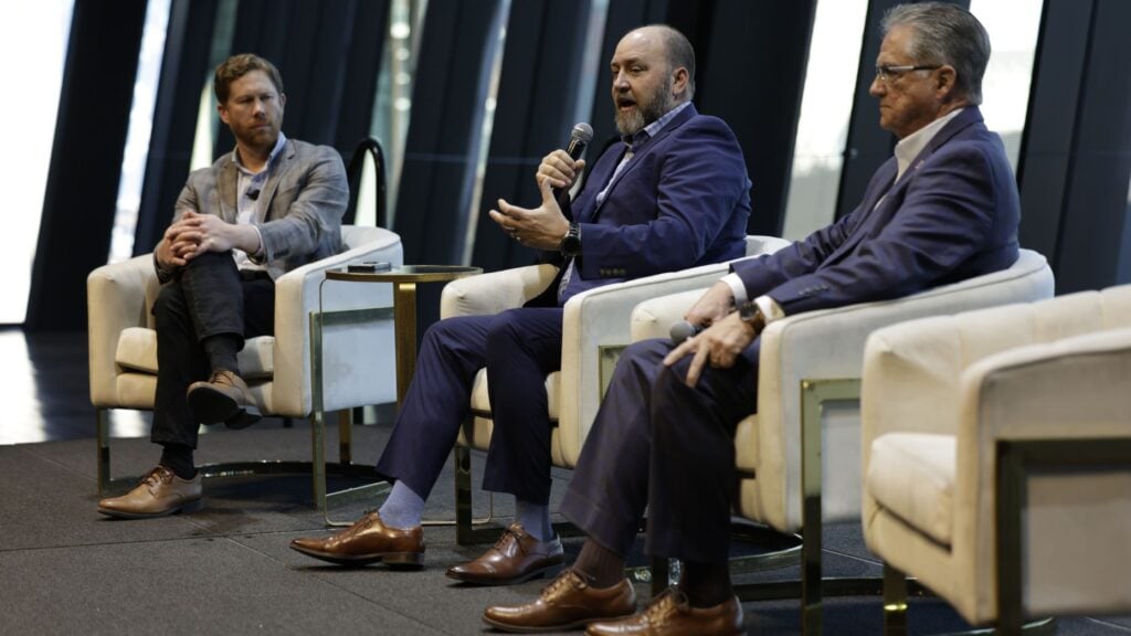 RENewsAndrea's tweet card. Agents and brokers need to step up by embracing transparency and allowing consumers to negotiate commissions, the duo said during an Inman on Tour panel in Nashville Tuesday morning.