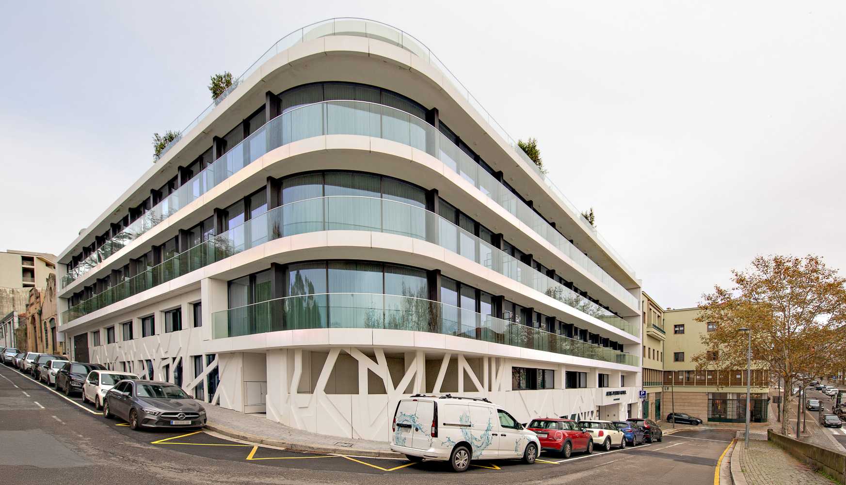 NovoperfilPT's tweet card. Hotel, inaugurado no final de 2024, integrou soluções Portaro.