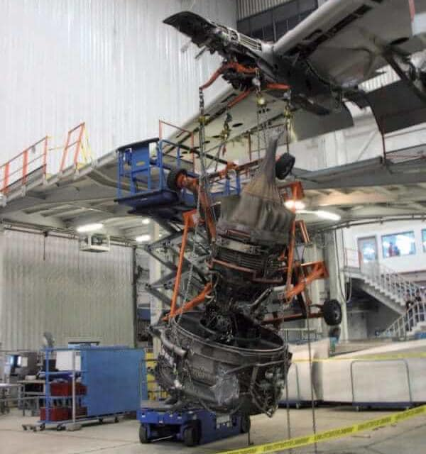 cavanhaleonardo's tweet card. The engine of an A321 aircraft was being replaced. The maintenance team installed the engine bootstrap equipment that is used to hold and lower the...