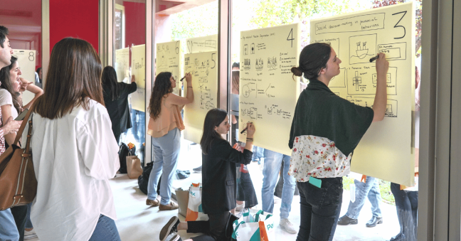 hello_bio's tweet card. Could you present your life science research with just a pen and paper? Find out how a group of young neuroscientists in Portugal took on the challenge of illustrating and presenting their research...