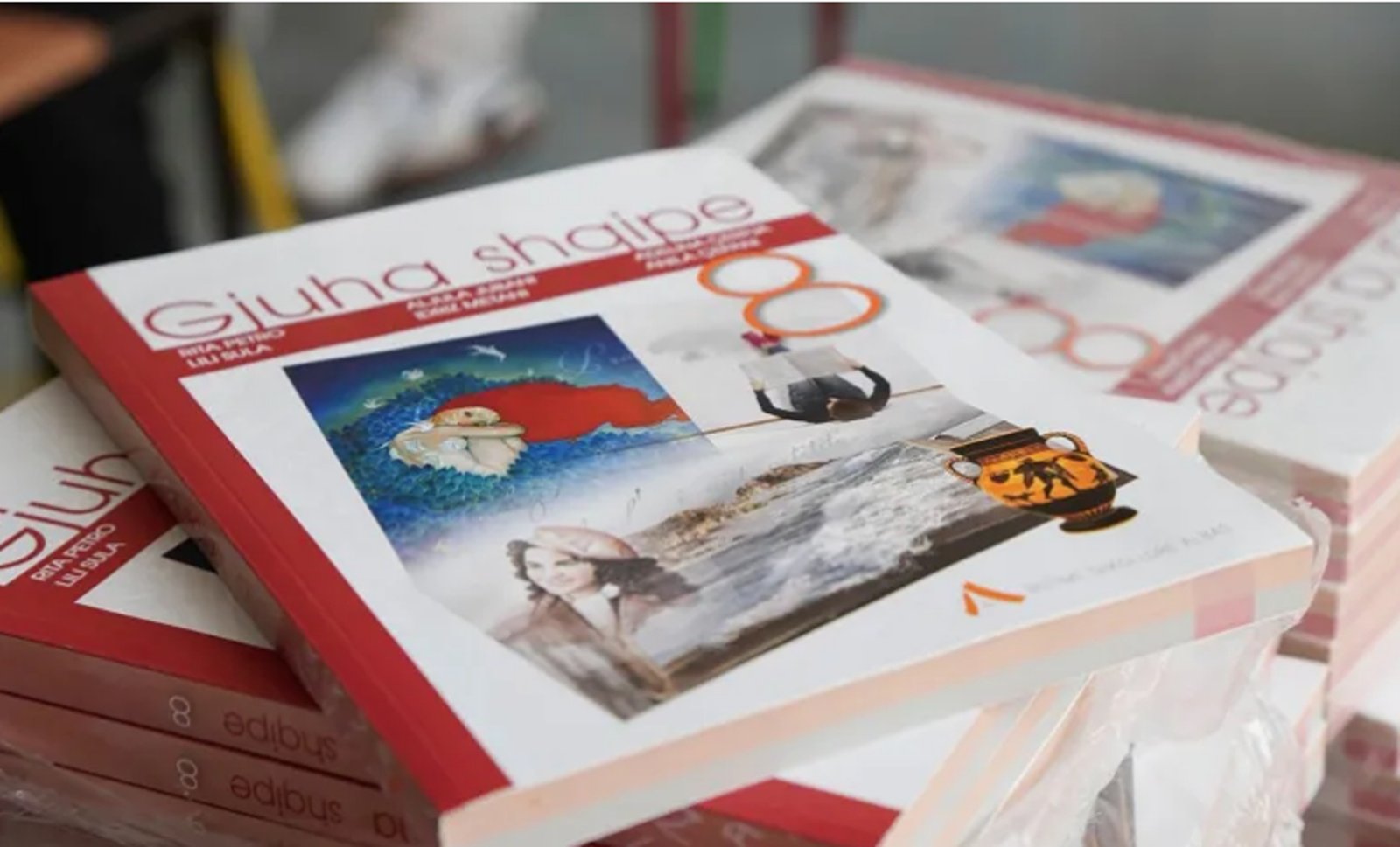 RksNews's tweet card. On the first day of the new school year, the distribution of free textbooks for Albanian students in the Presheva Valley began, financed by the Government of the Republic of Kosovo in cooperation...