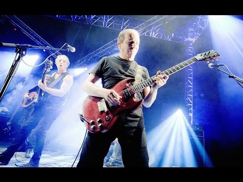 IrMiklatBlog's tweet card. יזהר אשדות ודני סנדרסון - ריקוד קטן - הופעה חיה בשוני