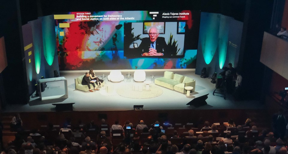 ATsiprasInst's tweet card. «Οι πλούσιοι δεν ήταν ποτέ μα ποτέ τόσο ευνοημένοι. Και αυτό που οι άνθρωποι στον υπόλοιπο κόσμο δεν καταλαβαίνουν είναι πως η Αμερική φαντάζει ως μία πλούσια