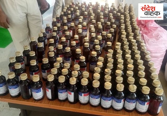 sandeshwahakweb's tweet card. उत्तर प्रदेश में नकली और अवैध कोडिन कफ सिरप के गिरोह पर शिकंजा कसने के लिए खाद्य सुरक्षा एवं औषधि प्रशासन (FSDA) की टीम ने रवि