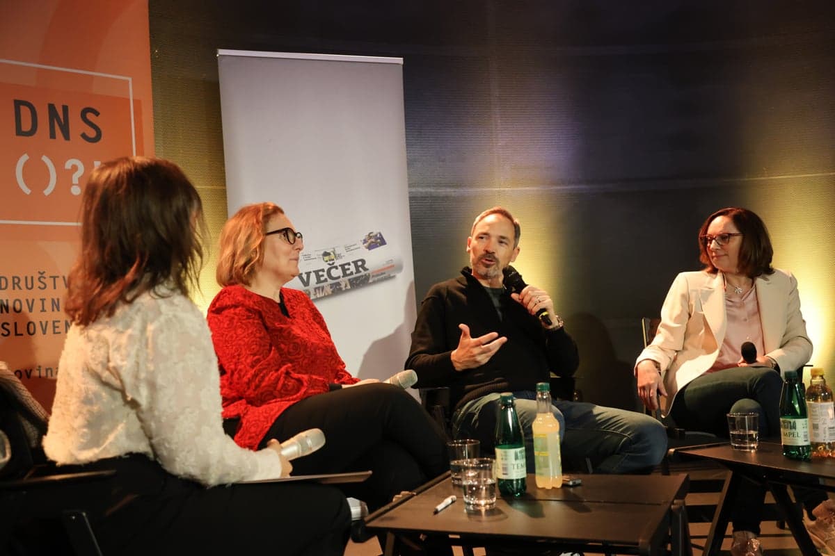 AljosaPersak's tweet card. Na festivalu Naprej v Mariboru so zdravniki kolumnisti iz UKC Maribor razpravljali o tem, kaj pomeni odgovorno in konstruktivno poročanje o zdravstvu. Zakaj aferaško poročanje škodi tako pacientom...