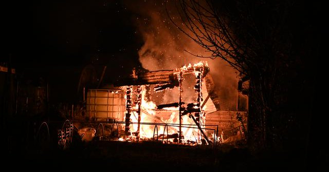 Schuurtje brandt uit op volkstuinencomplex De Pionier in Dronten