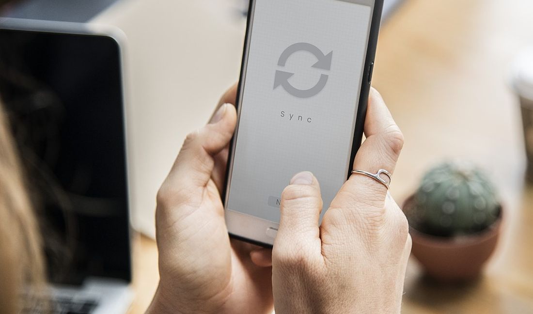 senex_it's tweet card. Chi desidera trasferire file - fotografie, filmati etc - da smartphone a pc (o viceversa) può affidarsi a ShareMe, un software gratuito e molto semplice.