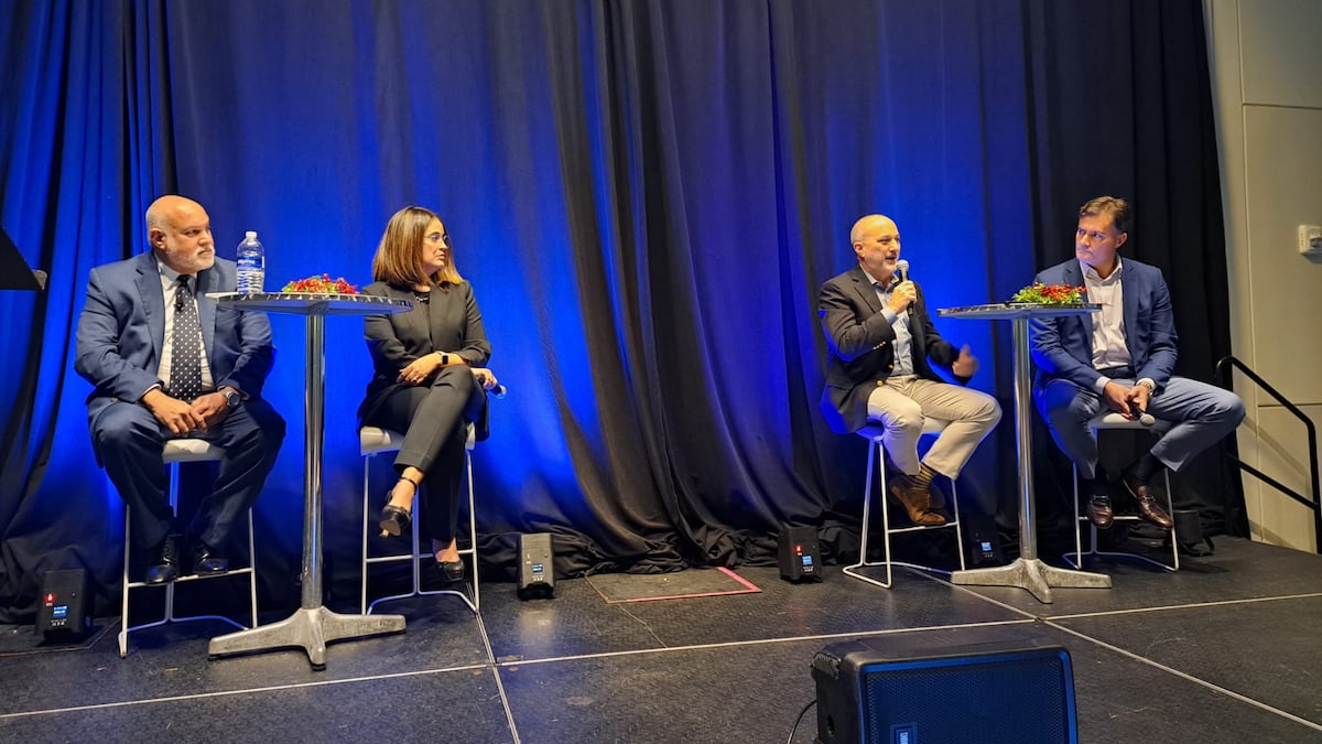 IntEconomicspr's tweet card. Los aranceles que contempla el presidente Trump, conflictos geopolíticos y alzas en salarios incidirán en lo que pagarán los consumidores a la hora de hacer la compra, según economistas