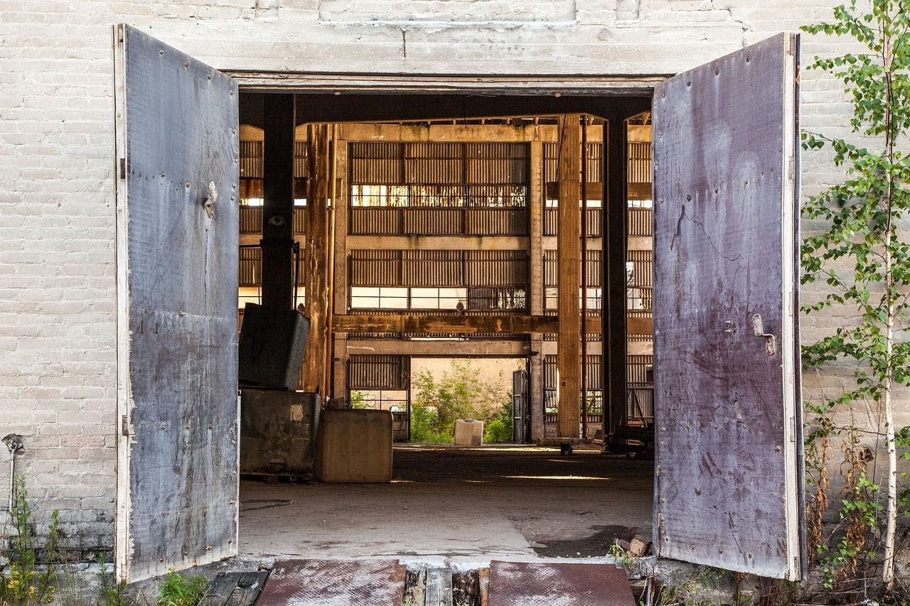 hackernoon's tweet card. Hardcoded secrets in GitHub expose companies to major risks. Learn how to detect leaks and protect your code beyond the traditional security perimeter.