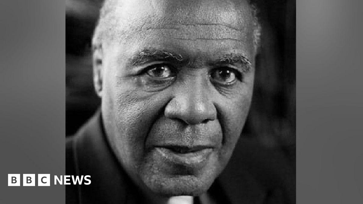 ronkelawal's tweet card. His family issue a statement to say he died on Saturday after a "courageous battle" with Parkinson's disease.