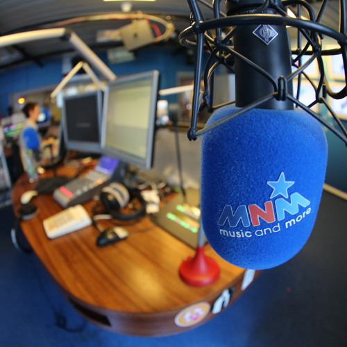 ProeftuinVRT's tweet card. MNM: 100 Jaar Radio