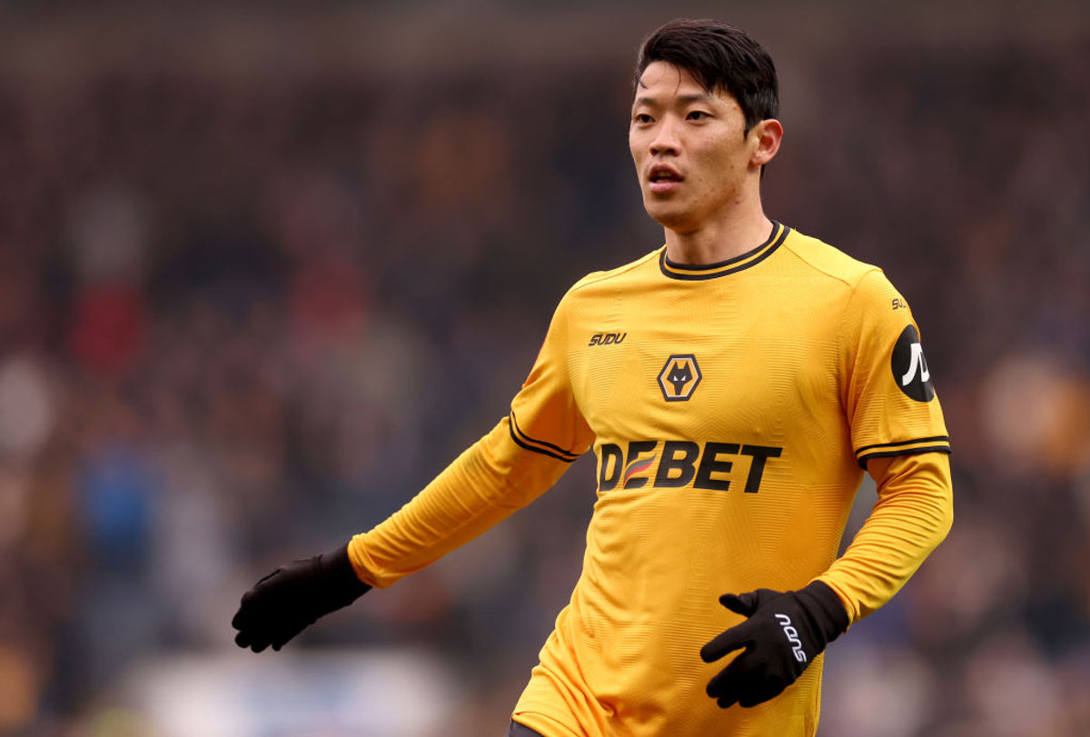 ESWolves_star's tweet card. Forward Hwang Hee-chan believes Wolves can use experience of sluggish starts to push for survival under Rob Edwards.