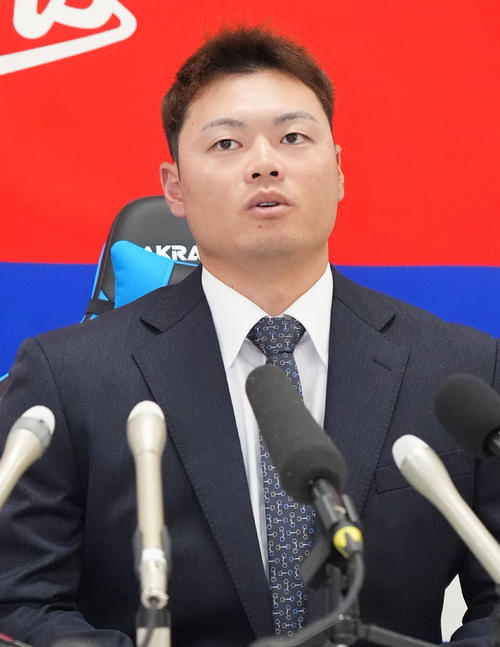 nikkan_dragons's tweet card. 中日細川成也外野手（27）が17日、ナゴヤ球場に隣接する選手寮「昇竜館」で契約更改し3800万円アップの1億3000万円でサインした。今季は108試合に出場し… - 日刊スポーツ新聞社のニュースサイト、ニッカンスポーツ・コム（nikkansports.com）