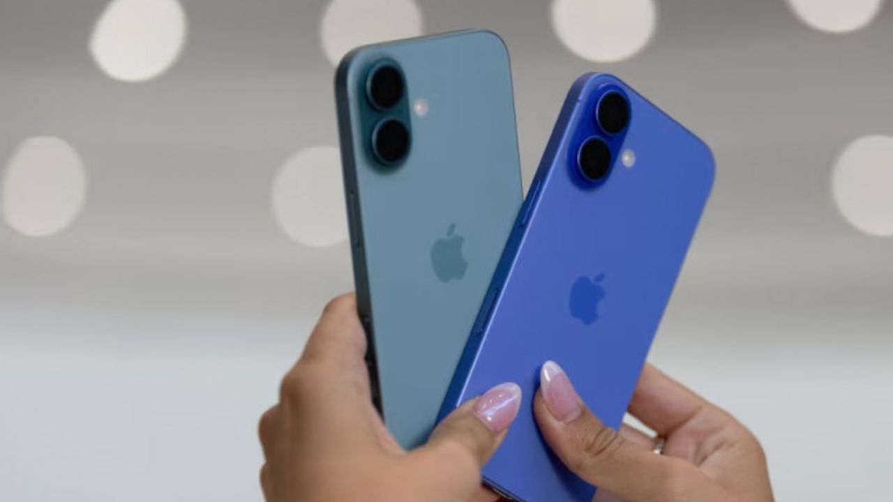 DynamiteNews_'s tweet card. Is your iPhone battery draining fast, overheating, or screen flickering? These could be early signs of serious hardware issues. Learn how to spot problems before they worsen and when to visit Apple...