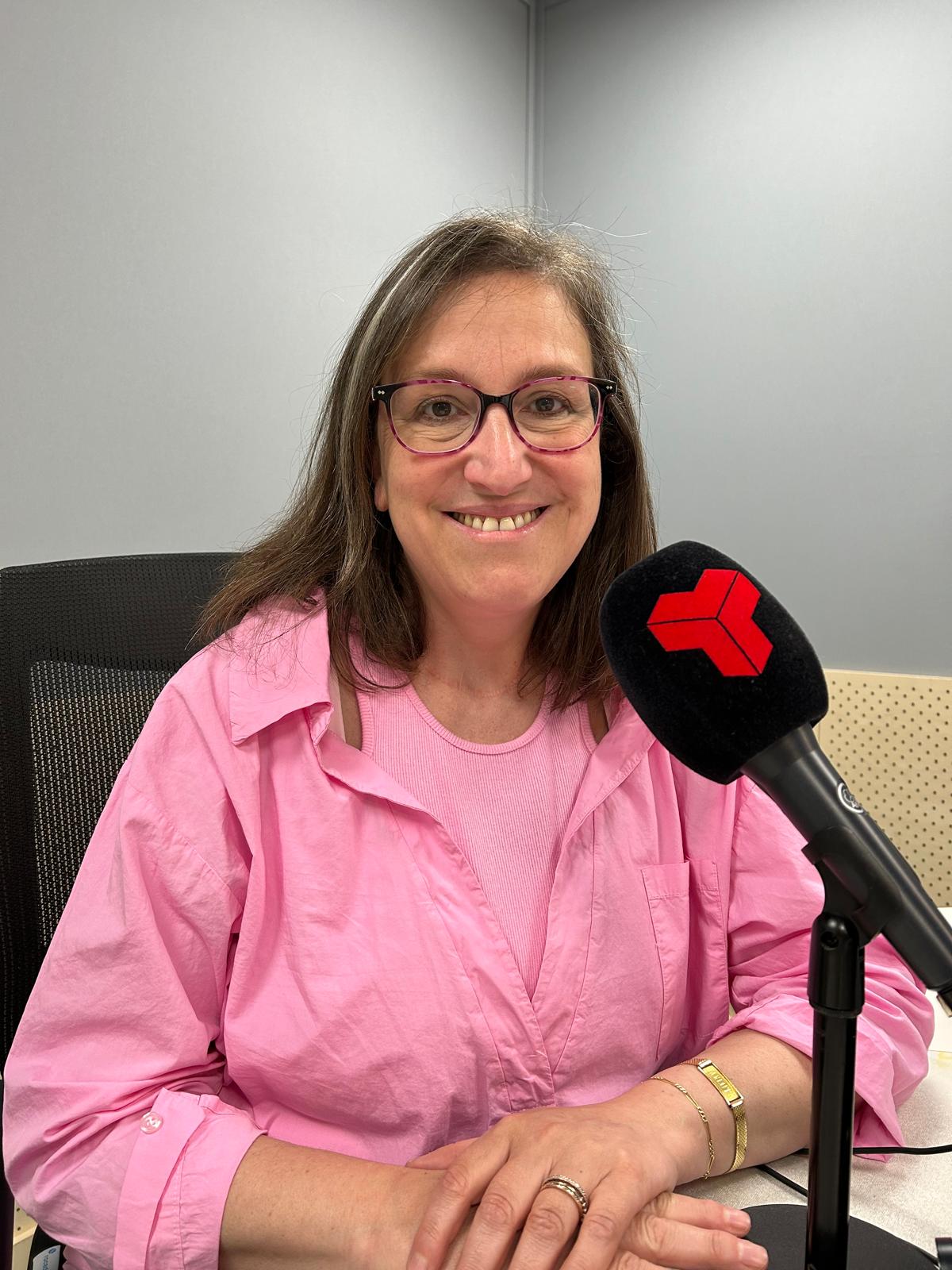 donesalesones's tweet card. Mariona Tomàs i Sallent. Nascuda a Terrassa i llicenciada en filologia francesa, Mariona Tomàs Sallent va entrar a la Ràdio Municipal de Terrassa per casualitat, l’any 1998 i s’hi va quedar fins a...