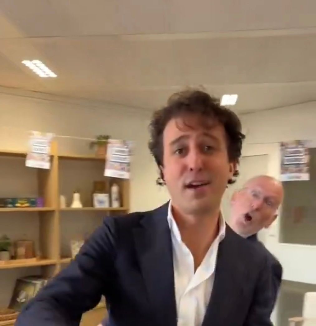 geenstijl's tweet card. Soep van de Week, in Het StamCafé