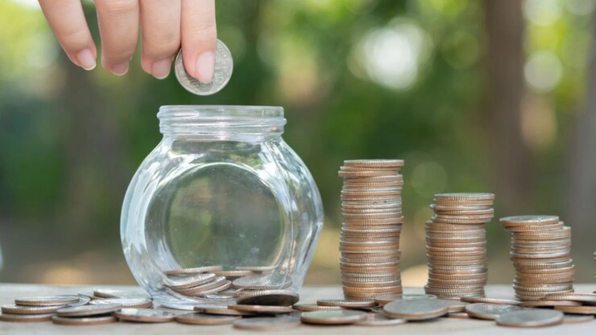 journo_jitendra's tweet card. OPS: सरकारी कमियों को मंजूर नहीं 'यूपीएस', बताया पेंशन खत्म करने की साजिश; क्या अब पेंशन' बन गई ‘पेआउट'?OPS: Government employees do not accept UPS Told