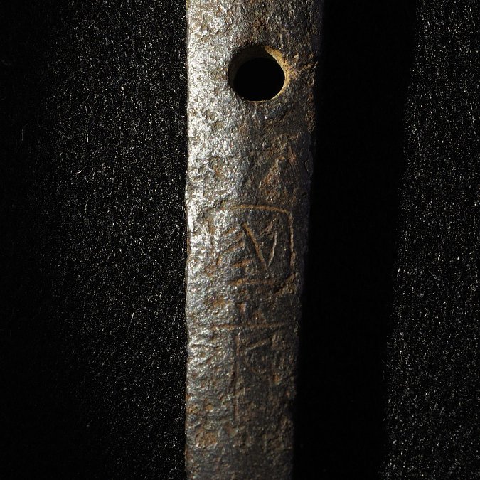 nodawfone5's tweet card. 本日１３時より、原田一敏東京藝術大学名誉教授、内藤直子大阪歴史博物館学芸課長代理による剣のご検分がありました。         タイトルの通り   ・銘の書体、鏨遣いが五條國永の作であ...