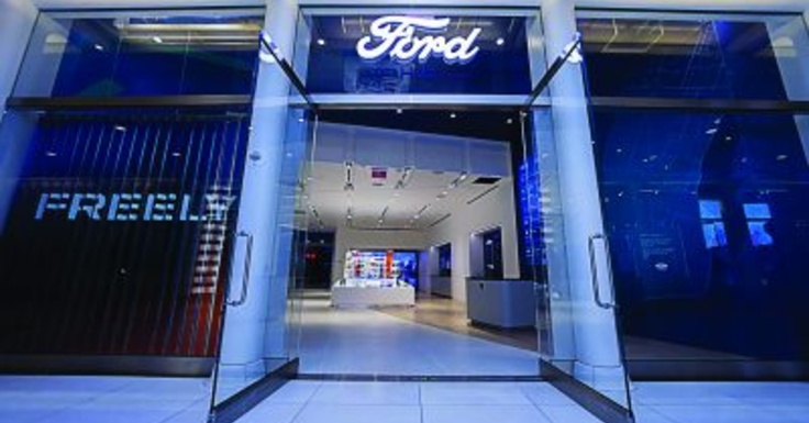 SDuccilli's tweet card. Experience designers are incorporating emerging digital technologies, including 3D digital signs, holograms, and mixed reality with the printed environmental graphics to complete a holistic retail...